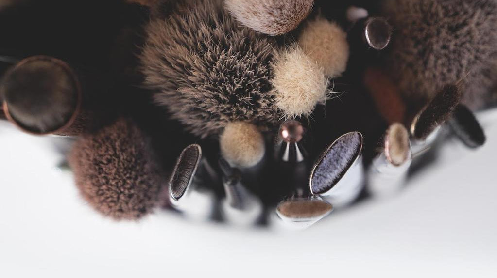 WHY YOU NEED TO CLEAN YOUR MAKEUP BRUSHES