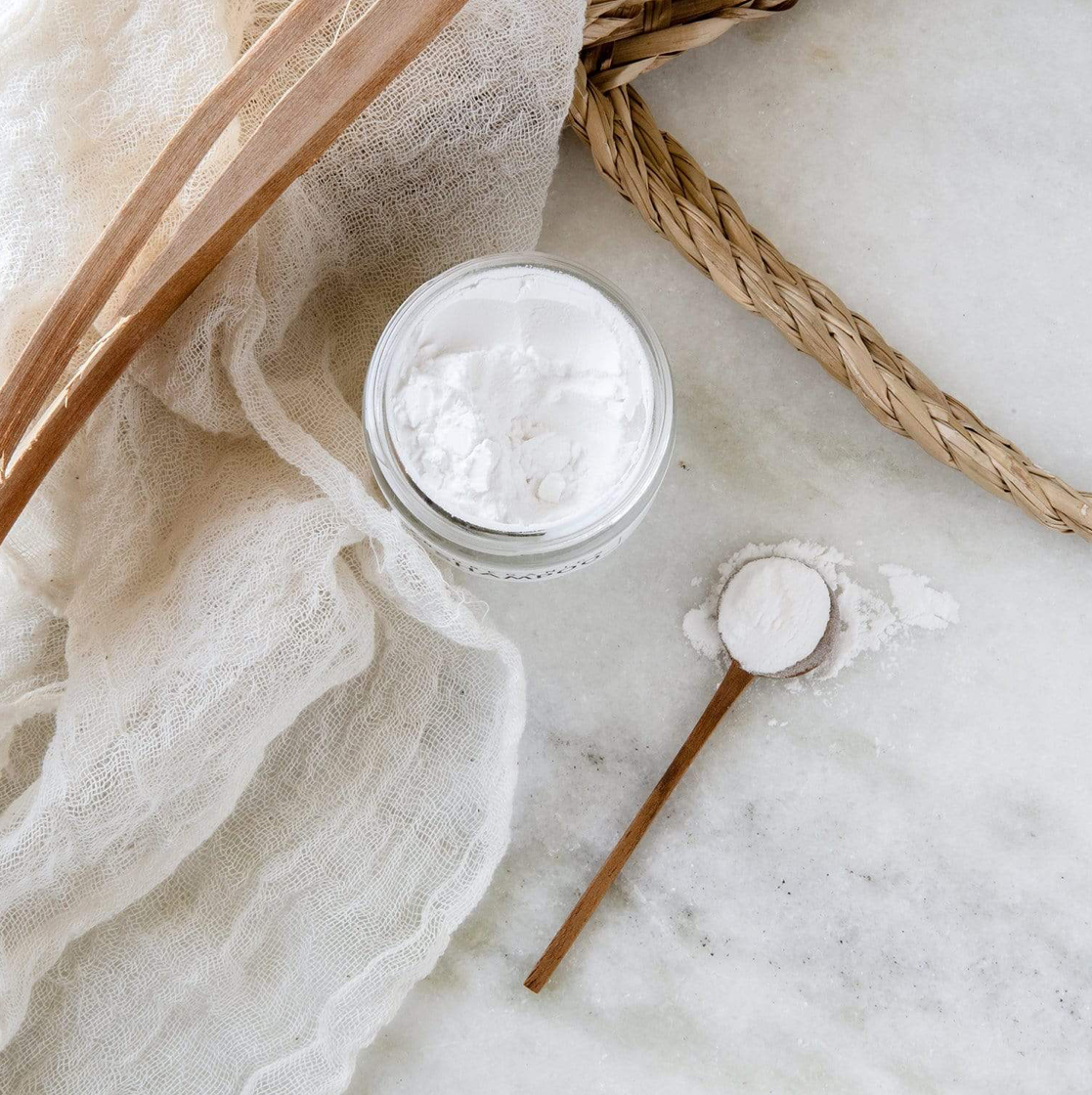 Jar of blonde dry shampoo with spoon