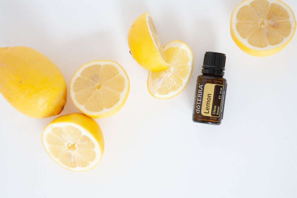 5 GREAT USES FOR LEMON ESSENTIAL OIL